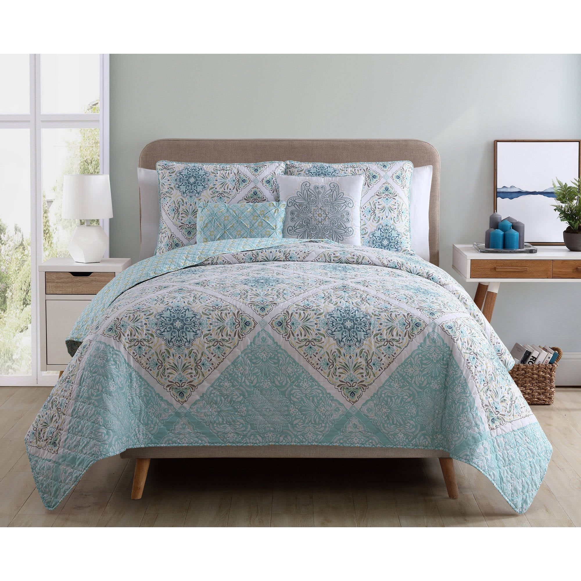 VCNY Home Windsor Floral Medallion Reversible Bedding Quilt Set