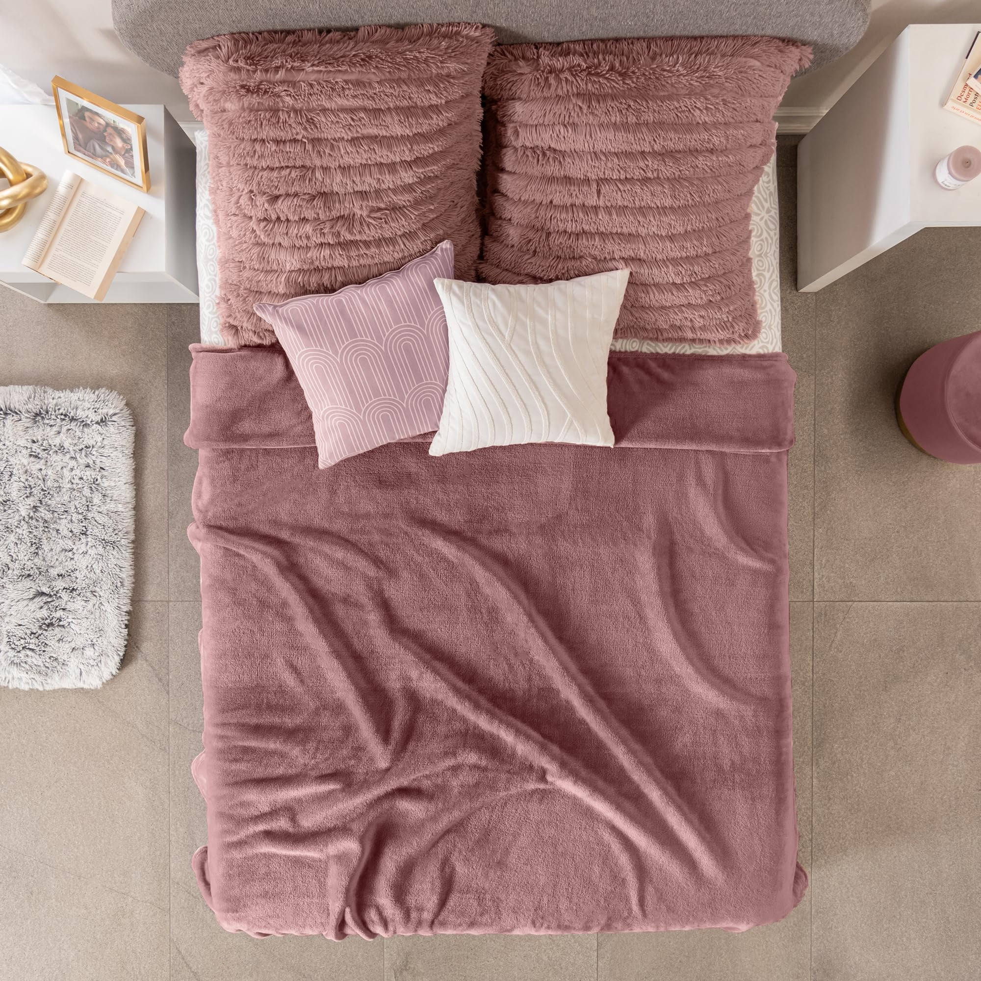 Vianney Lilac Full Size Blanket Lightweight Fleece in Rose Pink