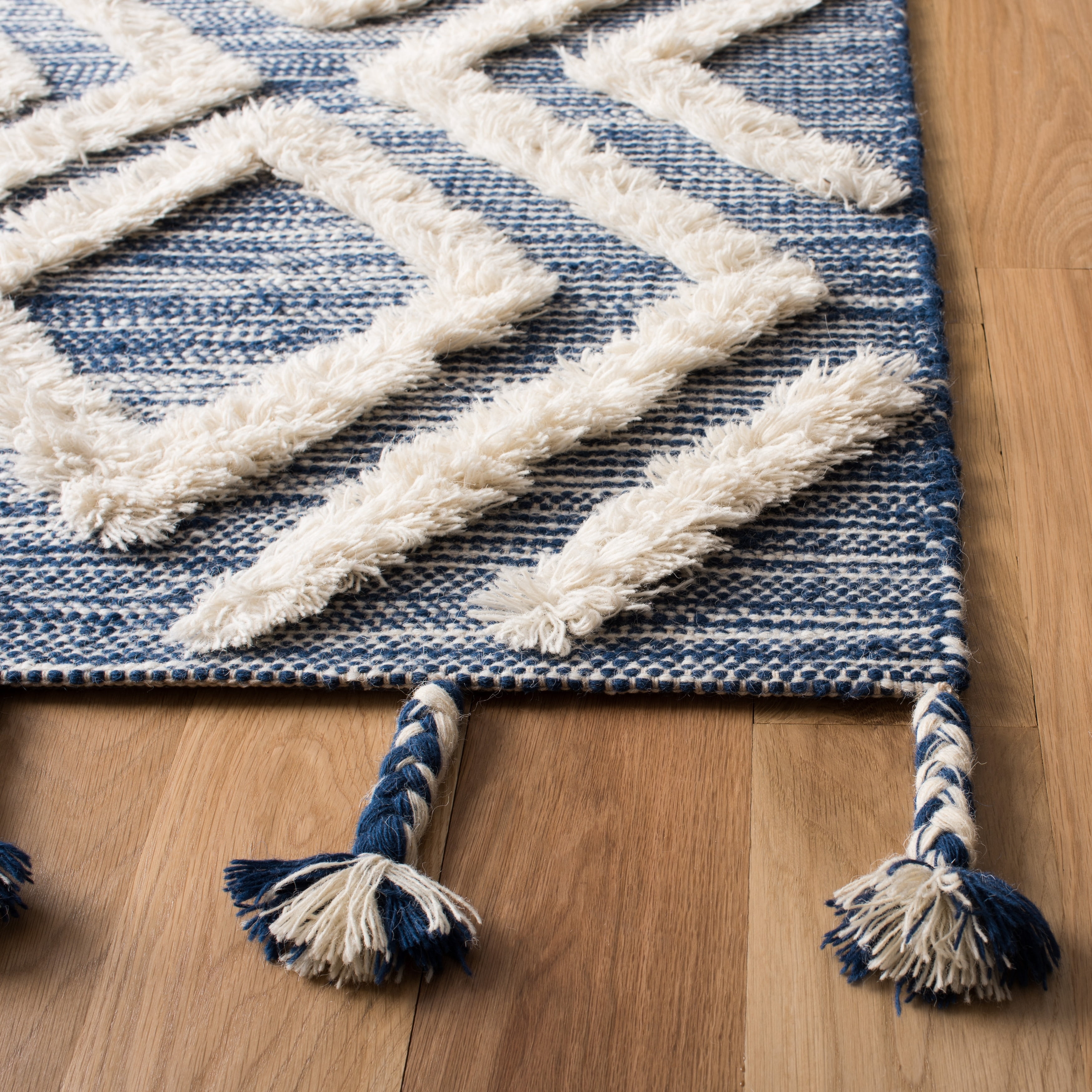 SAFAVIEH Kenya Arline Geometric Wool Area Rug, Navy/Ivory, 4' x 6'