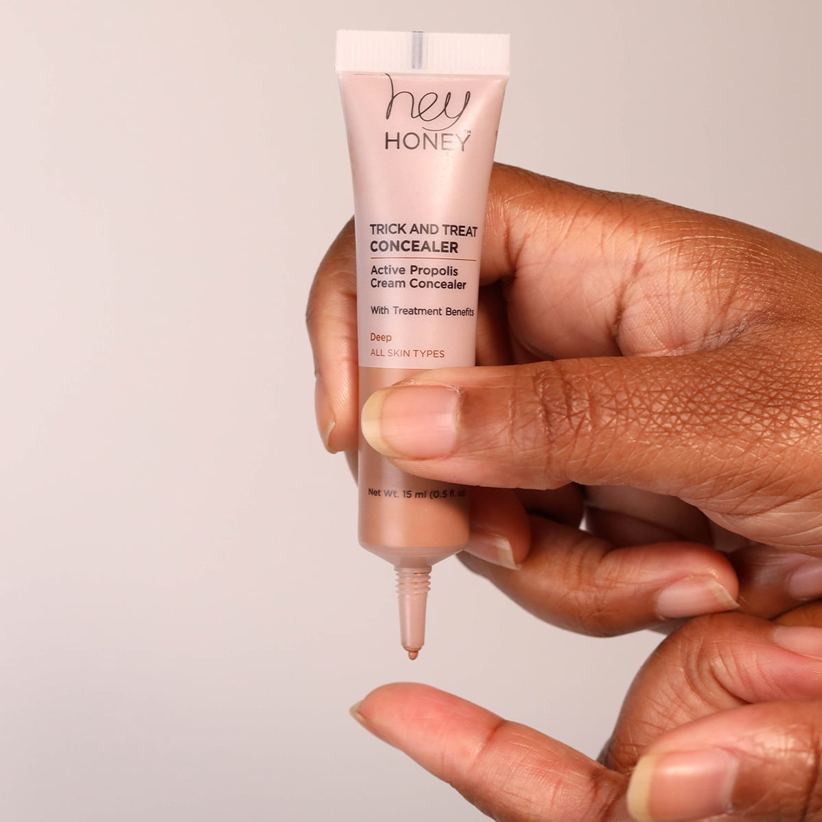 Hey Honey Trick and Treat Cream Concealer Makeup, Propolis, Treatment Benefits, Deep, 15 ml