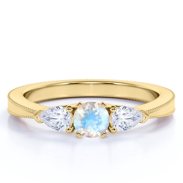 JeenMata Anillo de Compromiso de 1,5 Quilates con Piedra Lunar y Moissanita de Corte Redondo y Hombros Curvos en Oro Amarillo de 18 K sobre Plata