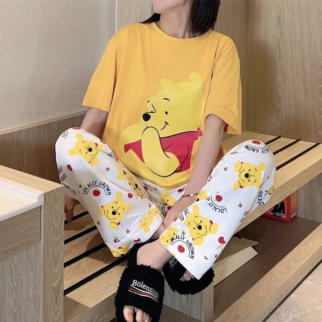 Disney-Conjunto de 2 piezas de pijama de Mickey Mouse para mujer, camisa de manga corta y pantalones gráficos, ropa de noche suave para mujer, novedad de verano