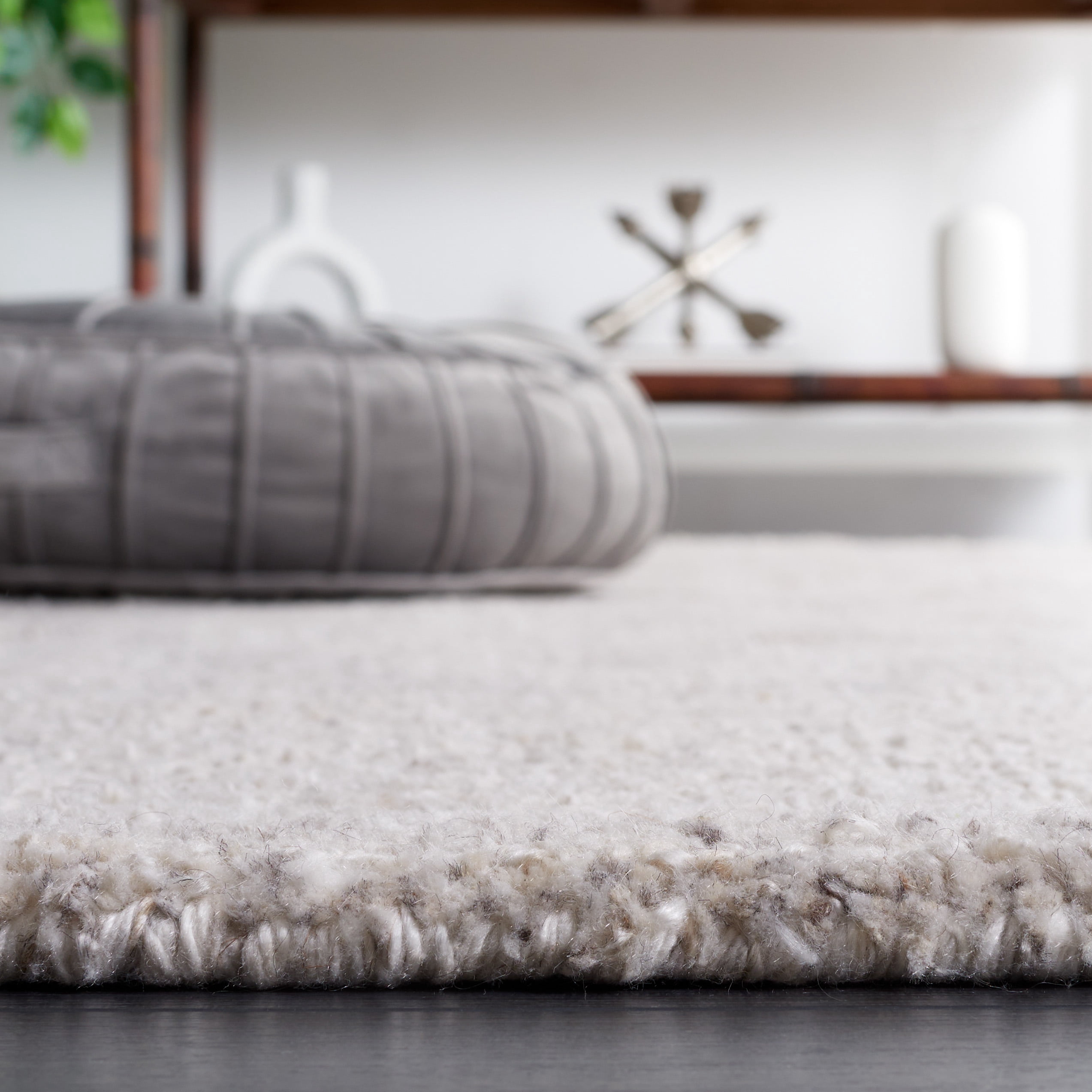 SAFAVIEH Abstract Janis Solid Polyester Area Rug, Ivory/Grey, 4' x 6'