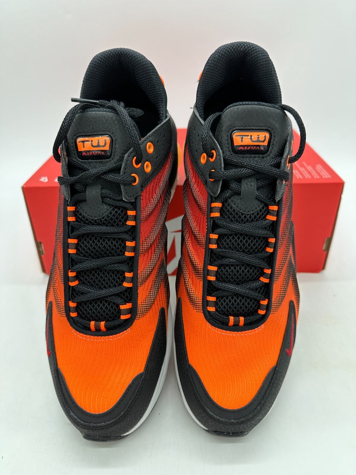 Nike Men's Air Max TW SE Men's running Shoes FJ2590 001 size 10.5 US New