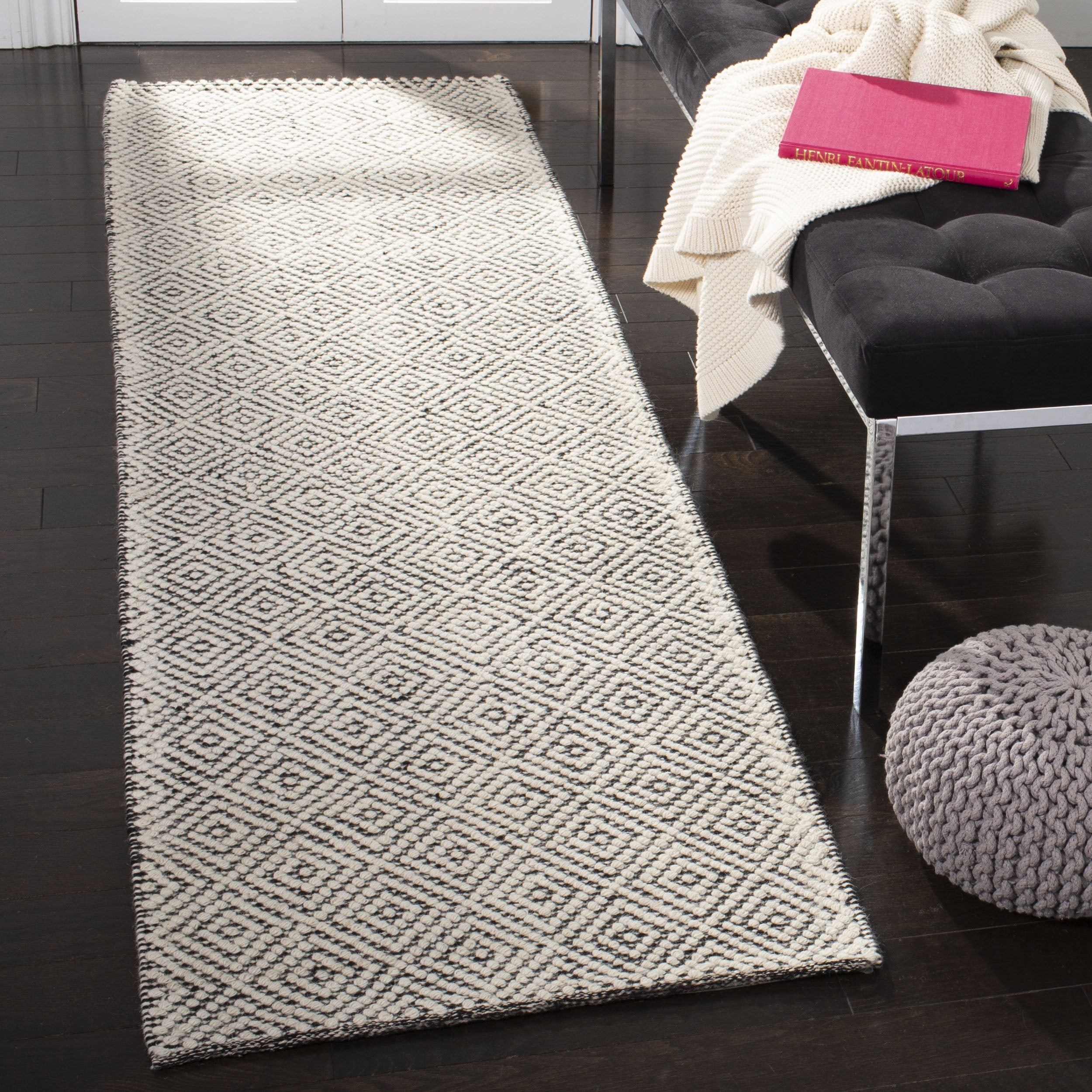 SAFAVIEH Vermont Catrine Geometric Wool Runner Rug, Ivory/Black, 2'3" x 6'