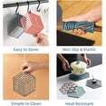 thumbnail image 4 of Salvamanteles de silicona de diseño plegable, apto para lavavajillas, resistente al calor, para encimeras de cocina, elegante patrón hexagonal antideslizante de color para un fácil almacenamiento (3, 4 of 5