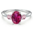 thumbnail image 3 of Gem Stone King 10K White Gold Red Created Ruby and Pink Lab Grown Diamond 3-Stone Ring for Women | 1.61 Cttw | Oval 8X6MM | Gemstone July Birthstone | Size 9, 3 of 6