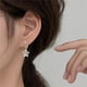 thumbnail image 5 of Pendientes de flores de cinco pétalos Pendientes de flores exquisitos Pendientes de flores frescos y versátiles, 5 of 7