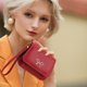 thumbnail image 5 of Monedero/tarjetero mini de piel suave con estampado de lichi y lazo para mujer – Cartera con cremallera para dinero en efectivo, tarjetas e identificación, bolso de mano compacto para uso diario., 5 of 6