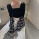 thumbnail image 2 of Top corto básico informal ajustado de manga larga con cuello cuadrado para mujer, camiseta de manga larga de color sólido, negro, 2 of 6