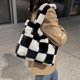 thumbnail image 3 of Bolso de mano cuadrado con asa superior de tablero de ajedrez de felpa para mujer (celosía grande) Likrtyny Para estrenar, 3 of 9