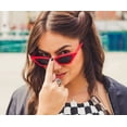 thumbnail image 3 of Gafas de Sol FEISEDY Pequeñas Ojo de Gato Vintage Cuadradas para Mujer B2291, 3 of 6