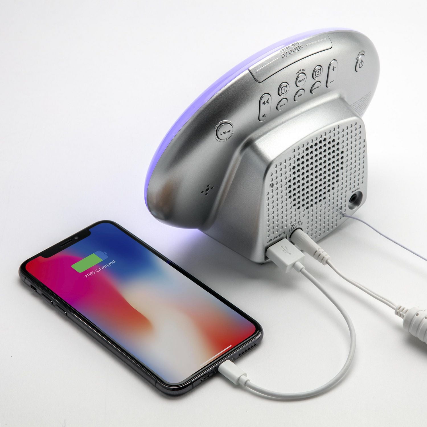 Réveil à couleurs changeantes avec radio FM et recharge USB