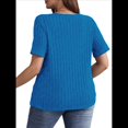 thumbnail image 3 of Camisa Informal de Corta con Cuello en V Cruzado, Color Liso, con Perforaciones y Diseño Cepillado para Mujer, Talla Grande Azul XXXL, 3 of 7