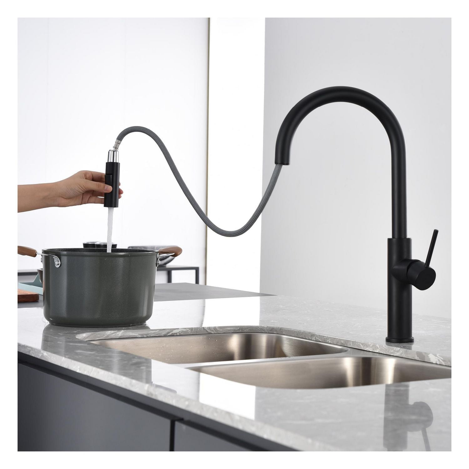 The akuaplus® ABA pull down Kitchen Faucet