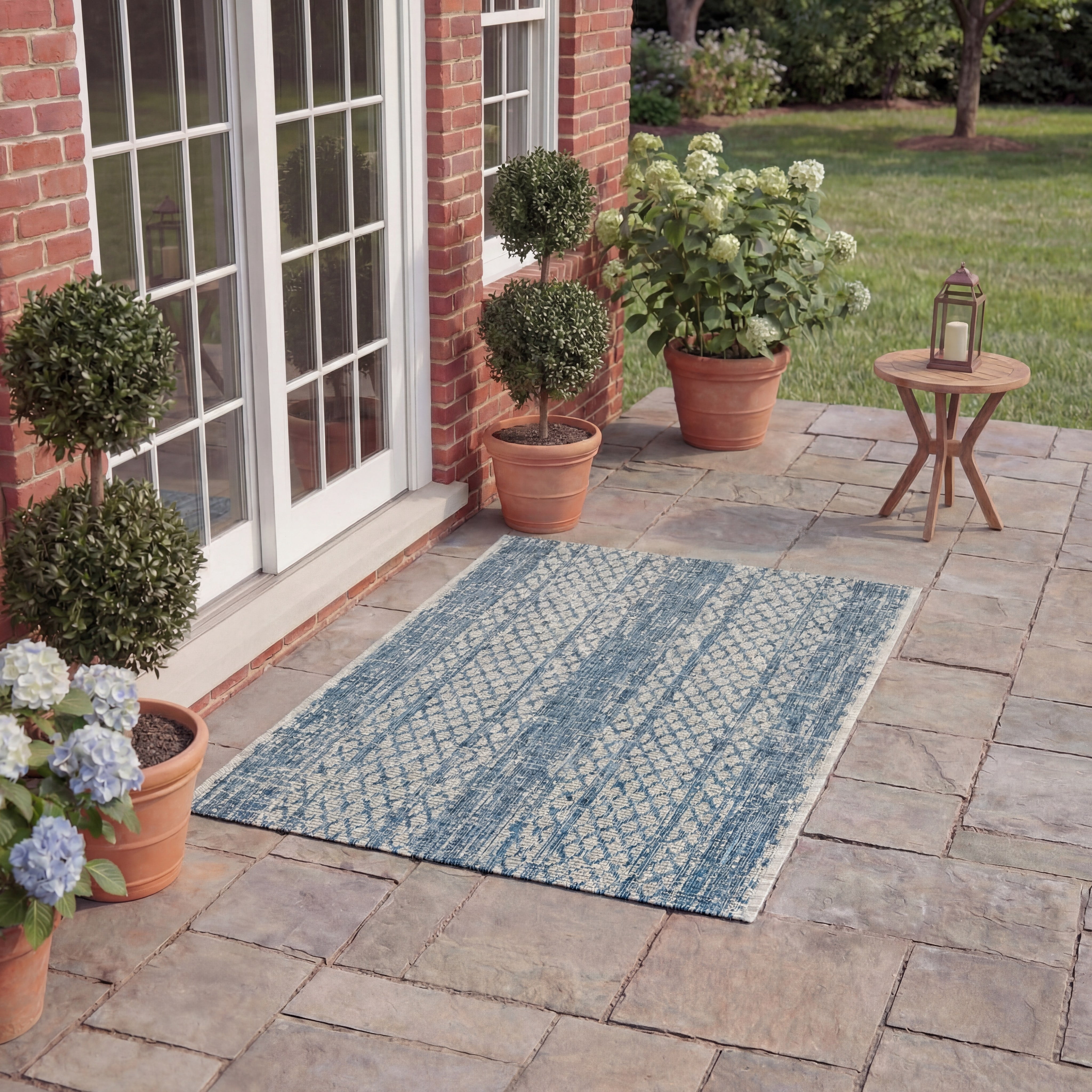 SAFAVIEH Courtyard Robert Striped Indoor/Outdoor Area Rug, Light Grey/Blue, 4' x 5'7"