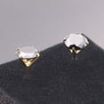 thumbnail image 2 of Pendientes de acero inoxidable de titanio y titanio japoneses y coreanos con cuatro garras y circonitas antialérgicas, 2 of 5