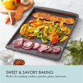 thumbnail image 3 of Sheet Pan Chicago, metálico, antiadherente, para galletas, tamaño grande, 3 of 8