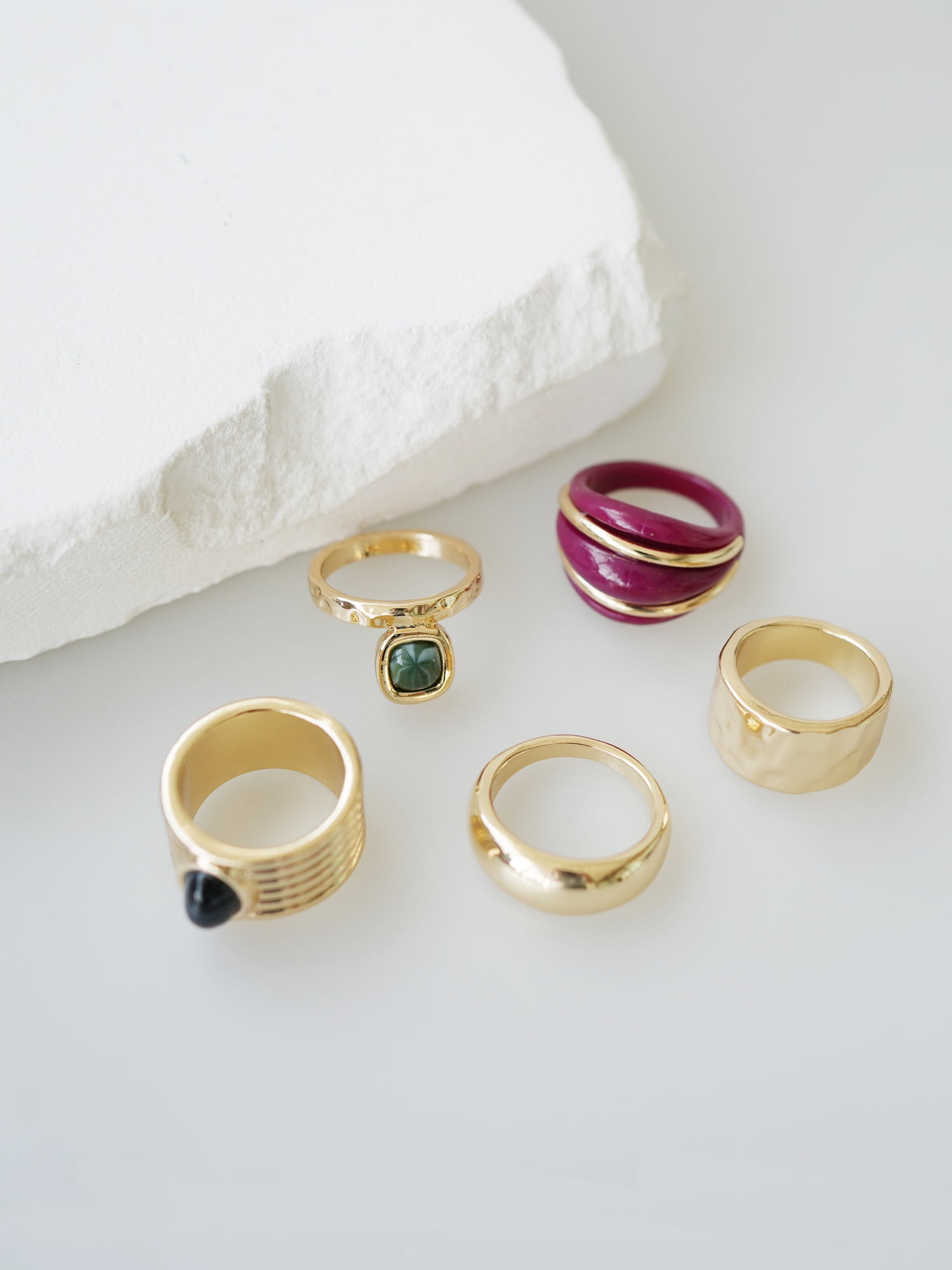 Time and Tru Women’s Resin and Metal Ring Set, 5-Piece, Gold-Tone