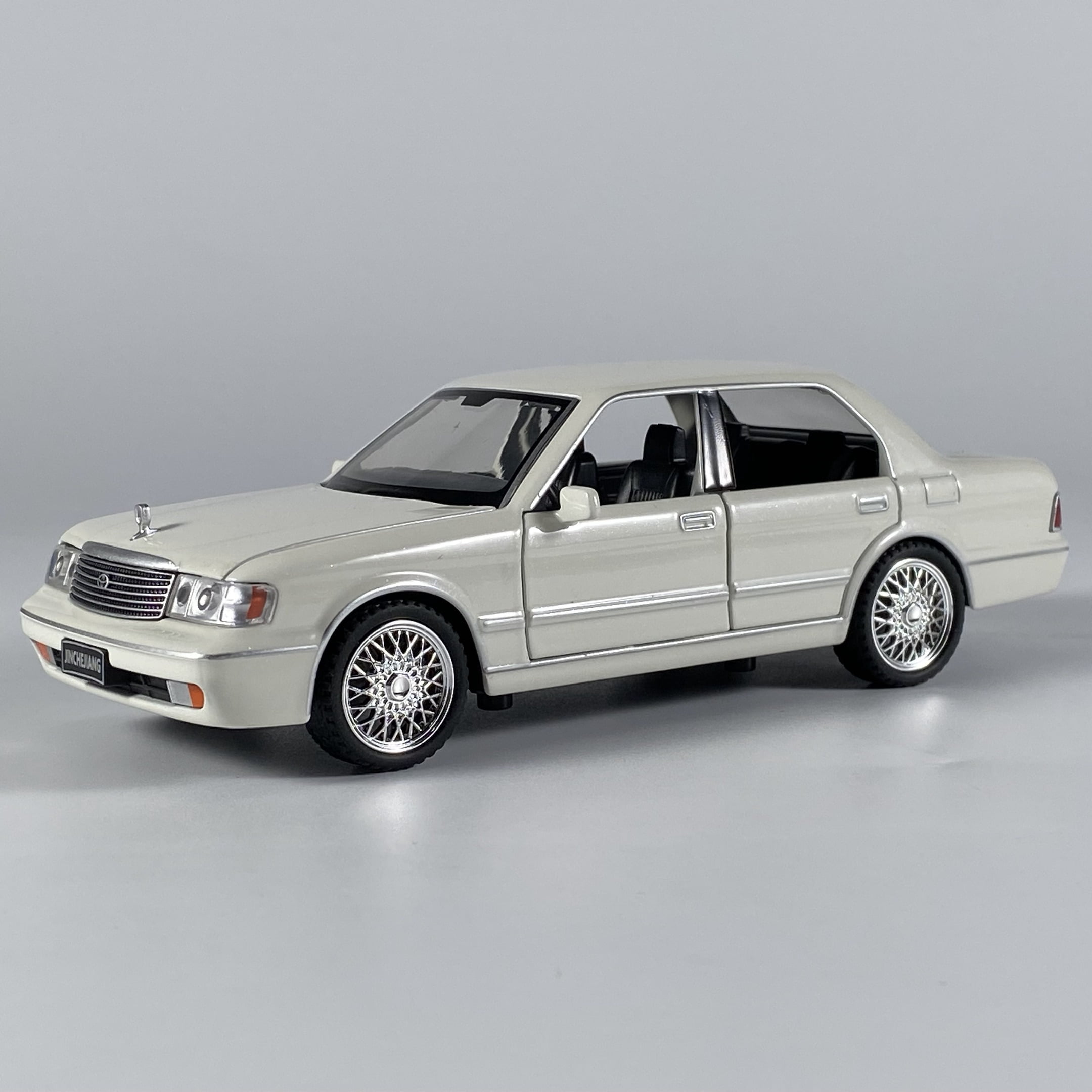1:32 Toyota Crown Royal Classic Vehicle Alloy Car Model Diecast