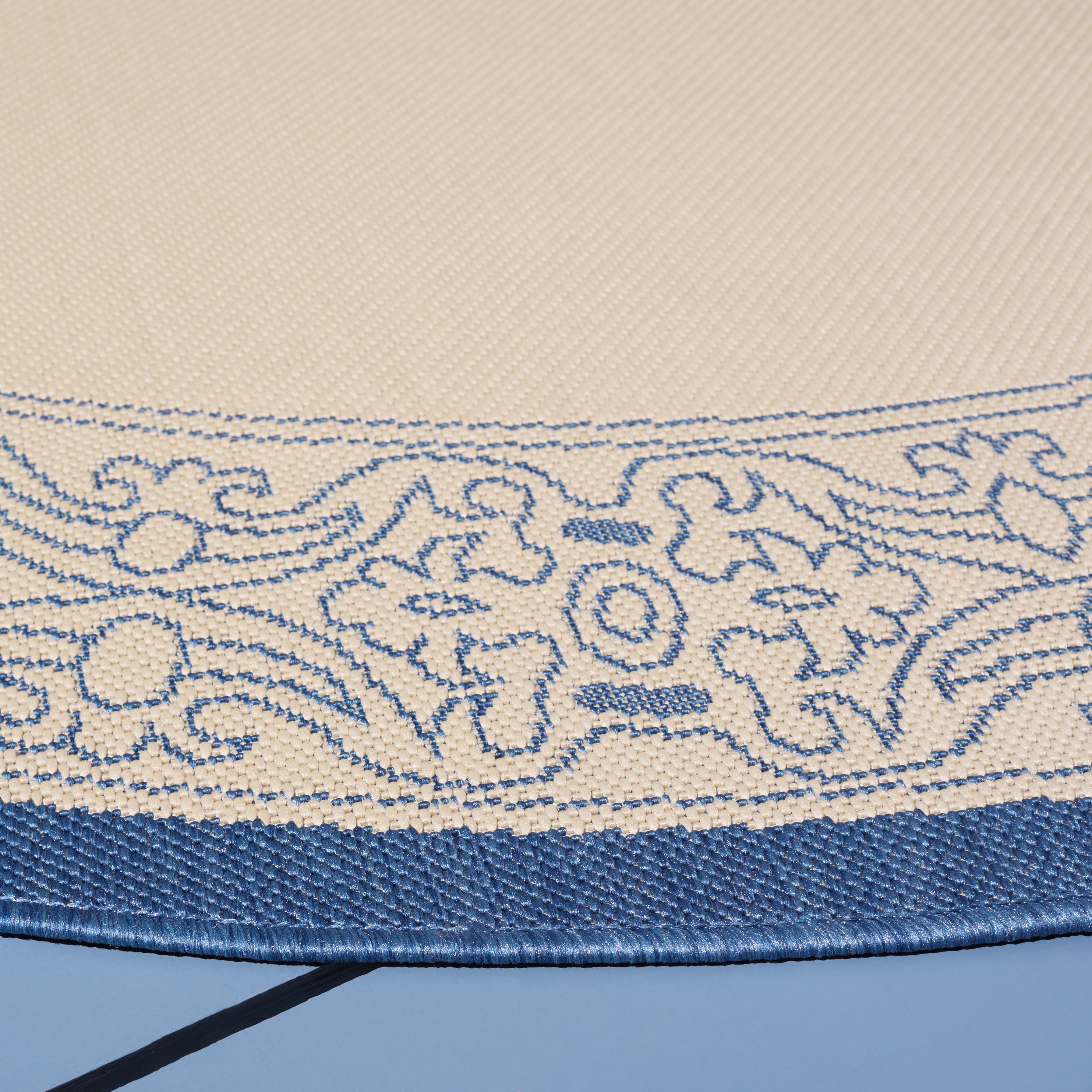 Safavieh Courtyard Donna Botanical Indoor/Outdoor Area Rug, Natural/Blue, 6'7" x 6'7" Round