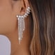 thumbnail image 1 of Pendientes de moda exagerados europeos y americanos con borlas de diamantes de imitación y cadena de garra geométrica, pendientes de clip de oreja de nicho de lujo ligero, 1 of 5