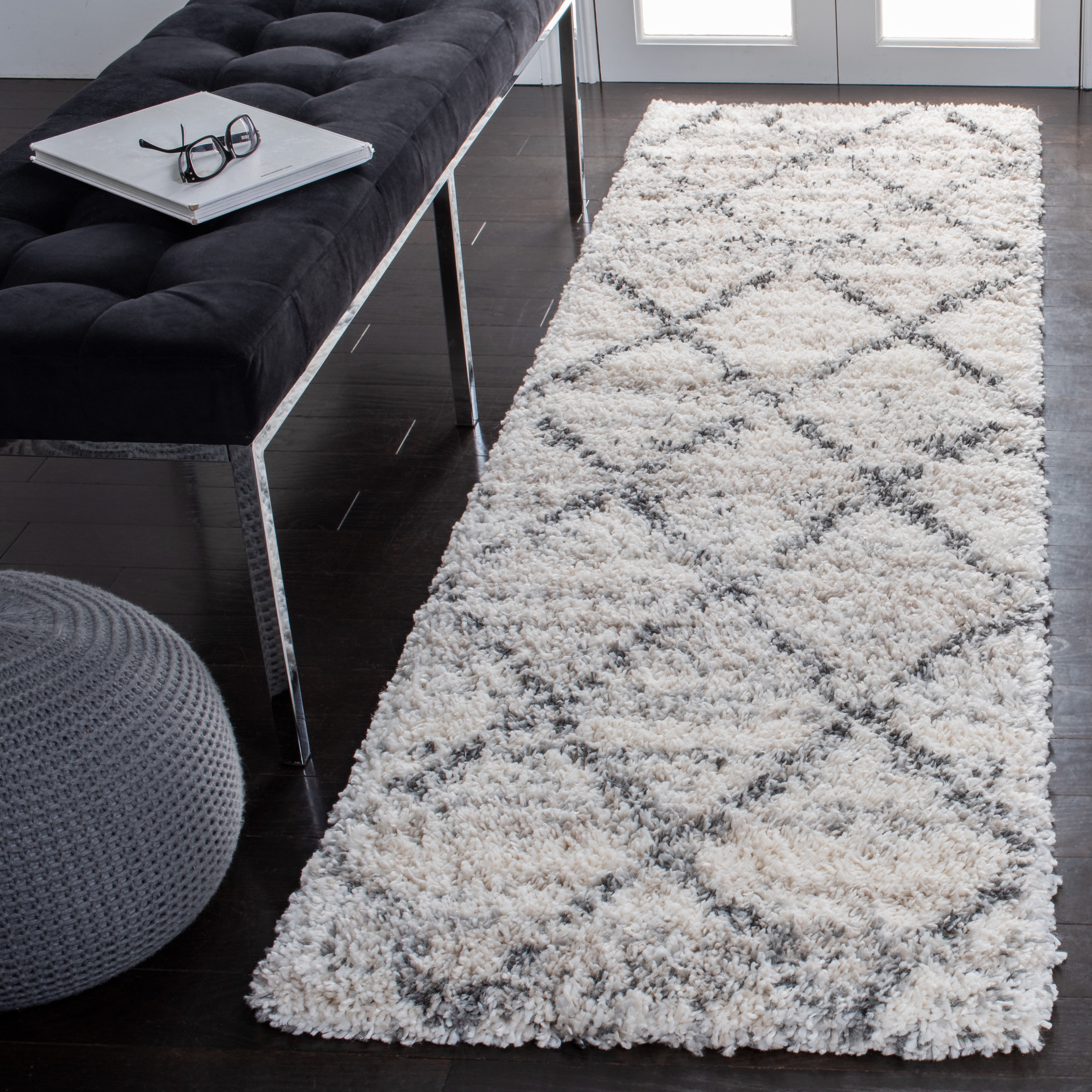 SAFAVIEH Fontana Shag Darina Diamond Plush Runner Rug, Grey/Ivory, 2'3" x 20'
