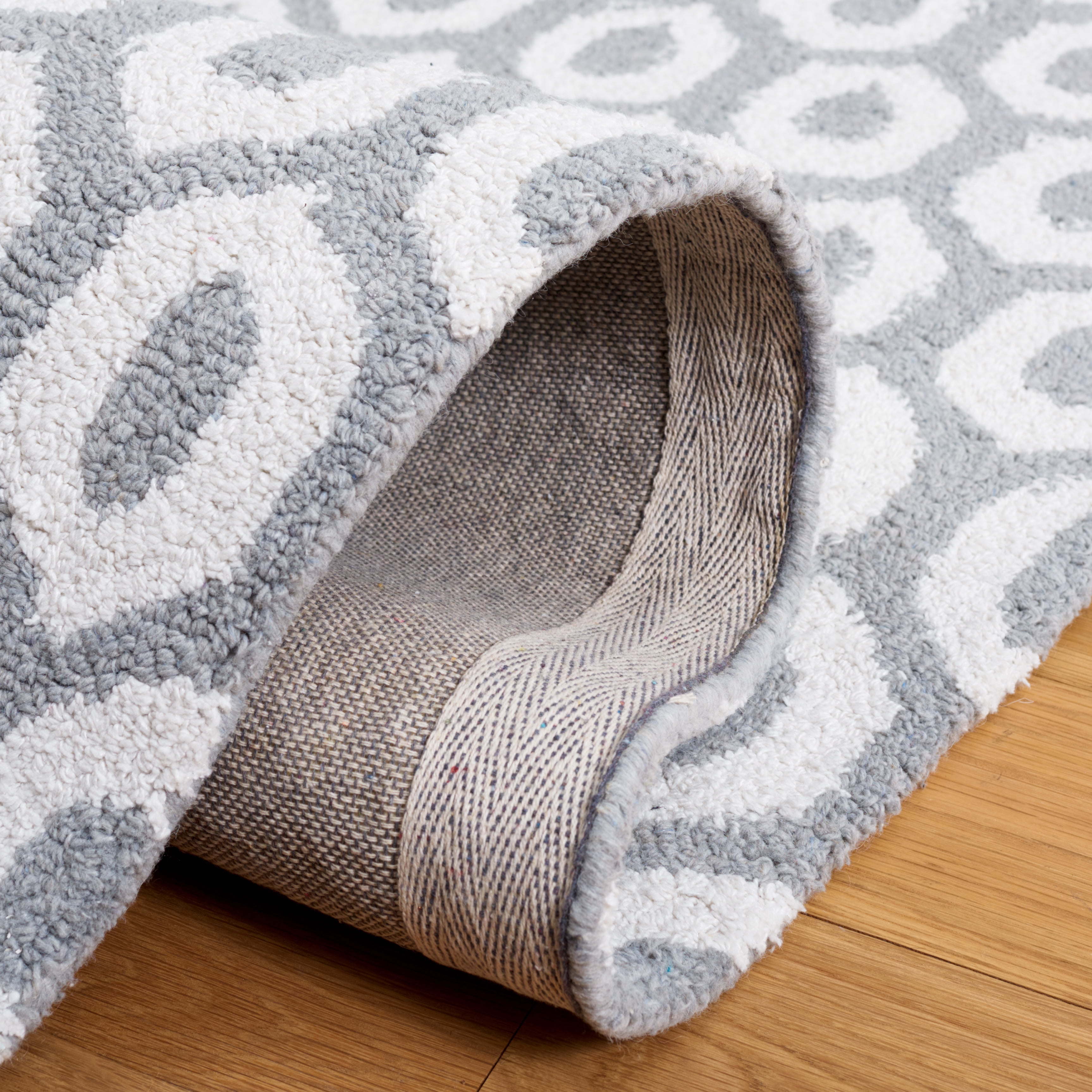 SAFAVIEH Capri Alfreda Geometric Area Rug, Ivory/Grey, 6' x 6' Round