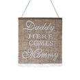 thumbnail image 1 of WINOMO Daddy Here comes Mommy Burlap Banner Cartel rústico para colgar en la boda del campo WINOMO 190657704038, 1 of 1