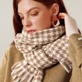 thumbnail image 3 of Bufanda de invierno súper suave y clásica con tacto de cachemira., 3 of 5