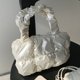 thumbnail image 4 of Bolso Acolchado Hinchado Almohadilla Suave Algodón Nube Plisado Mujeres Color Sólido Gran Capacidad, 4 of 9