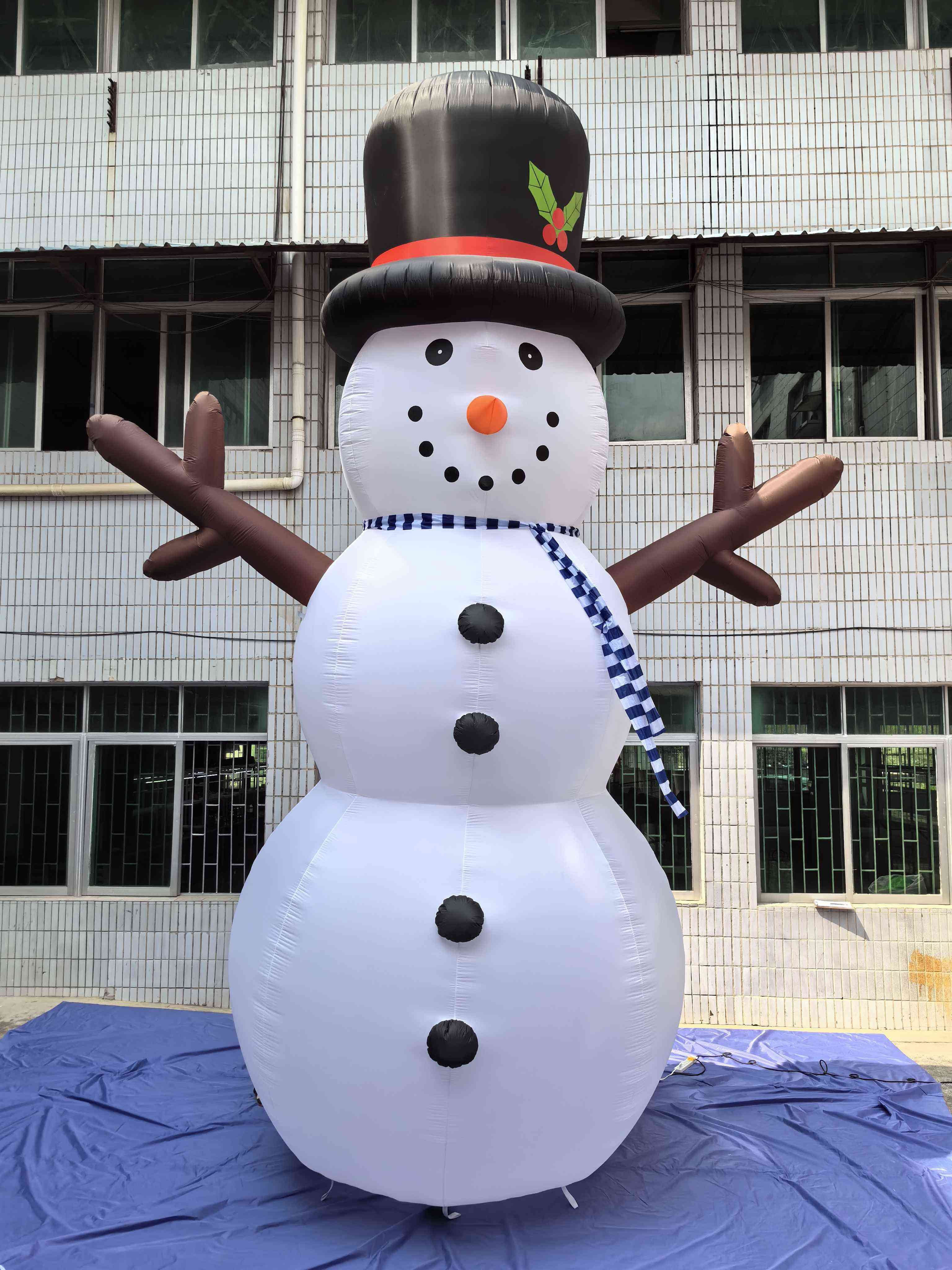 Lighted Inflatable Snowman Outdoor Commerical Christmas Decoration - 20'