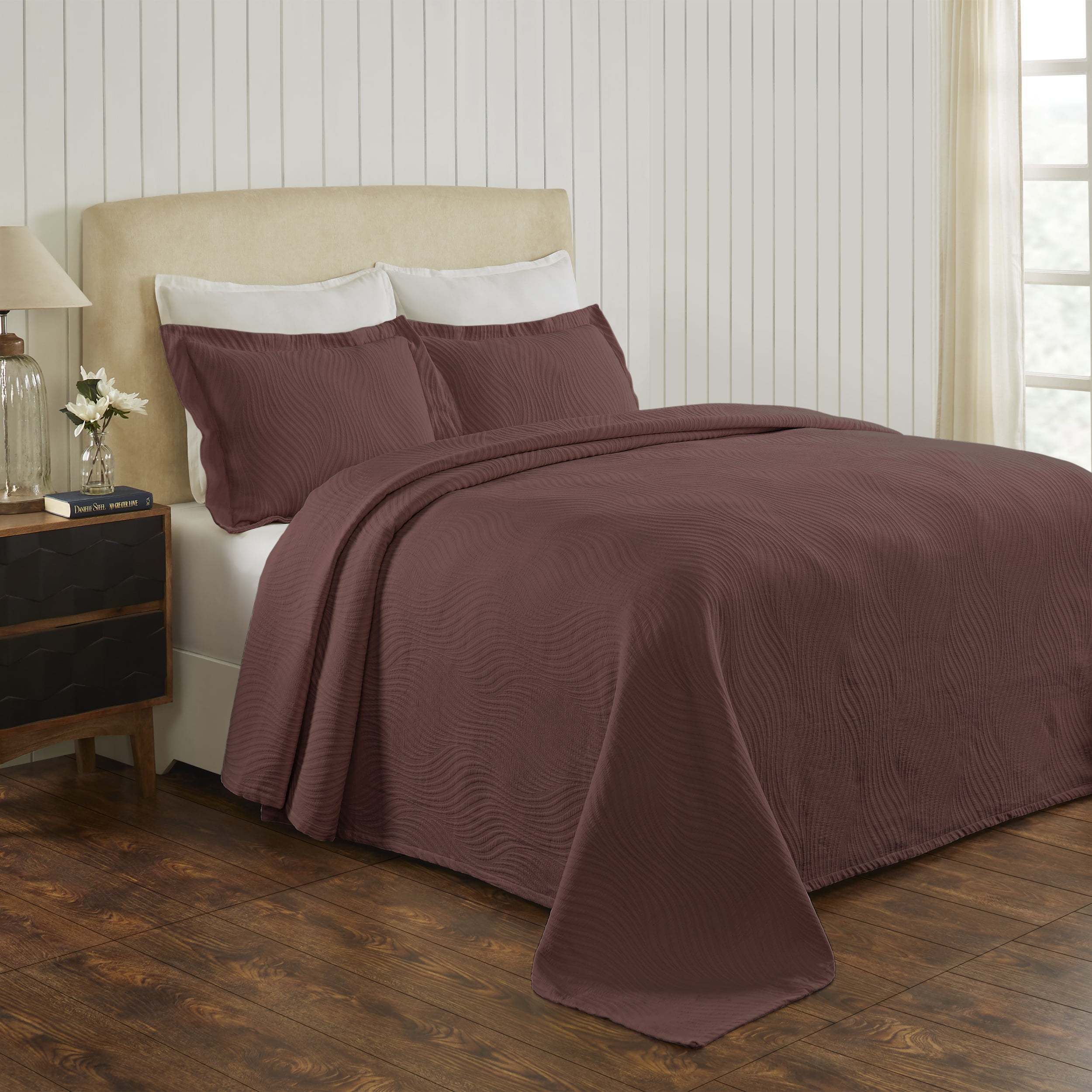 Superior Moretz Cotton Matelasse Bedspread, King, Chocolate