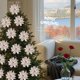 thumbnail image 4 of Flor de Pascua artificial con purpurina navideña de 32 cm, adorno navideño de tela con rosas blancas | Adorno para árbol festivo, ideal para fiestas, hogar, bodas, regalos, 4 of 6