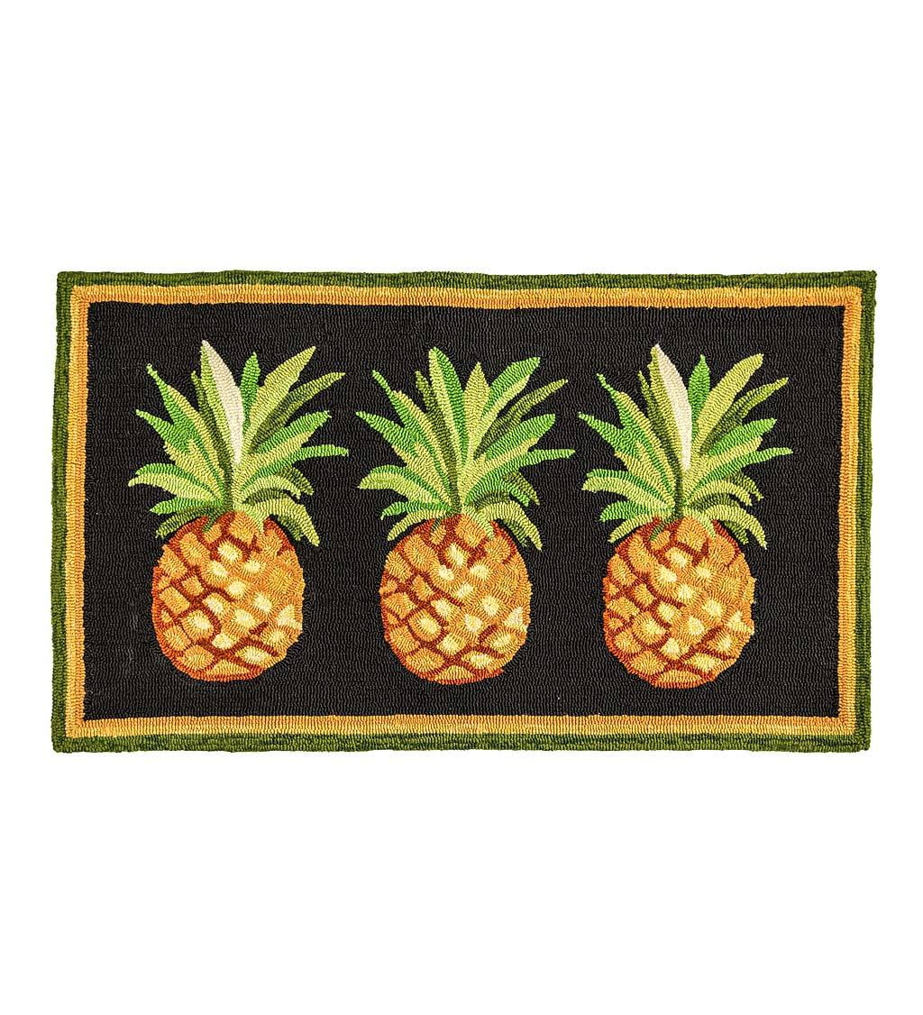Indoor / Outdoor Pineapple Hooked Accent Rug, 24" x 42"