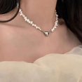 thumbnail image 3 of Gargantilla de cadena de perlas de moda coreana para mujeres y niñas, collar con colgante de corazón, joyería de tendencia, collar de compromiso nupcial, 2022, 3 of 4