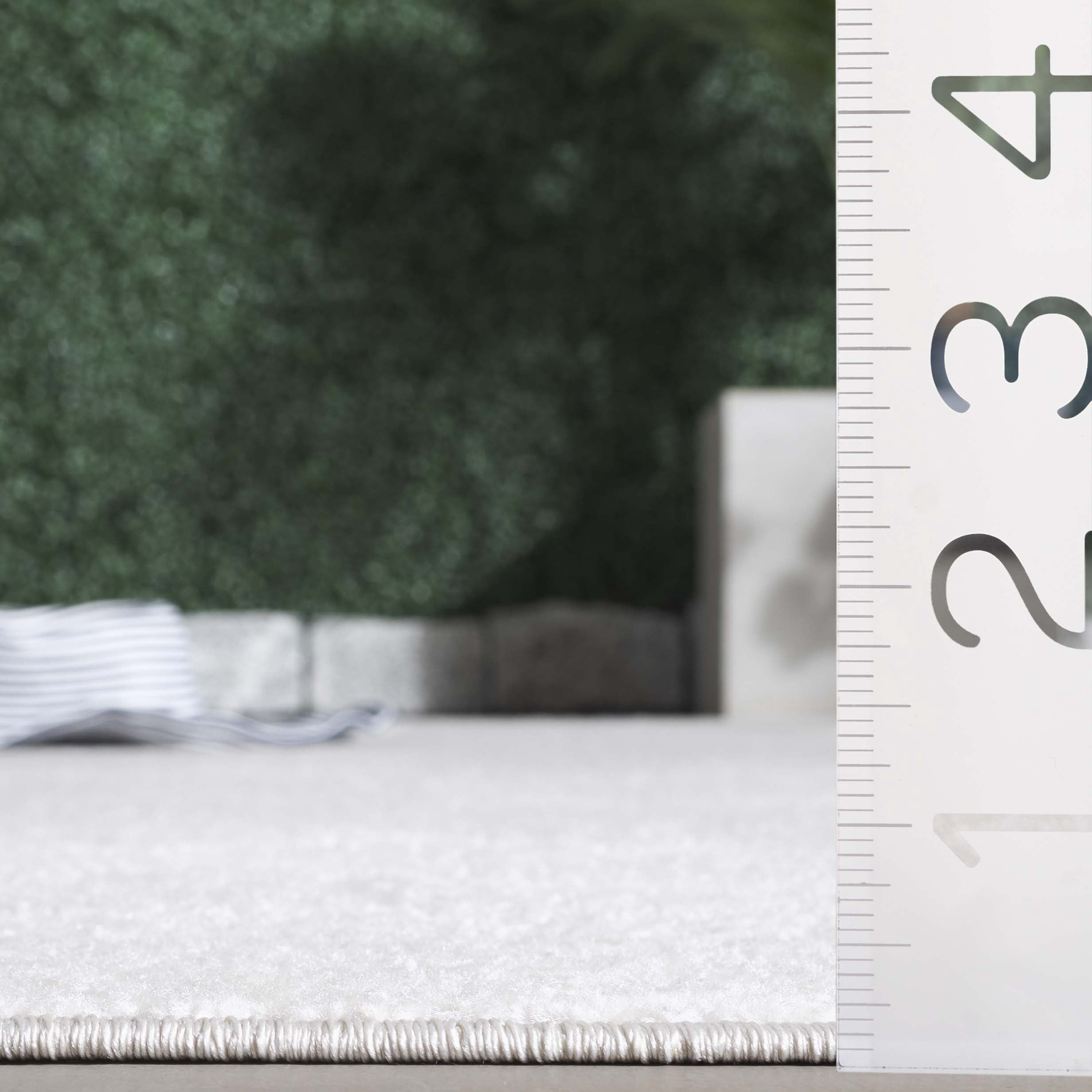 SAFAVIEH Stella Alannah Geometric Indoor/Outdoor Runner Rug, Ivory, 2' x 8'