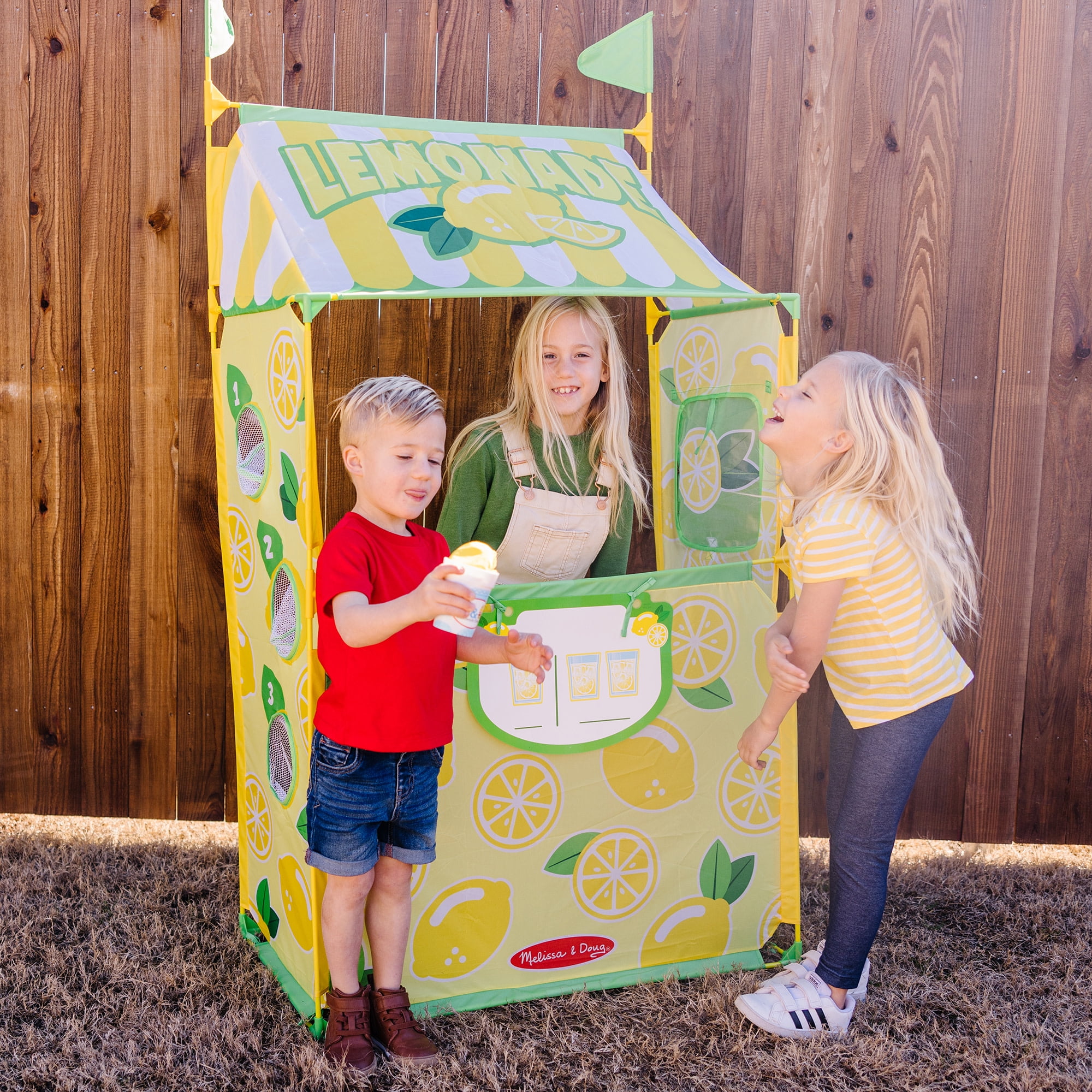 Melissa & Doug Lemonade Stand Play Tent With Beanbag Game, Easy to Assemble, for Toddlers, Preschoolers 3+