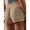 thumbnail image 3 of Shorts Boyfriend de cintura baja con costuras y bolsillos con solapa Cargo ShortsKhakiMedium, 3 of 5