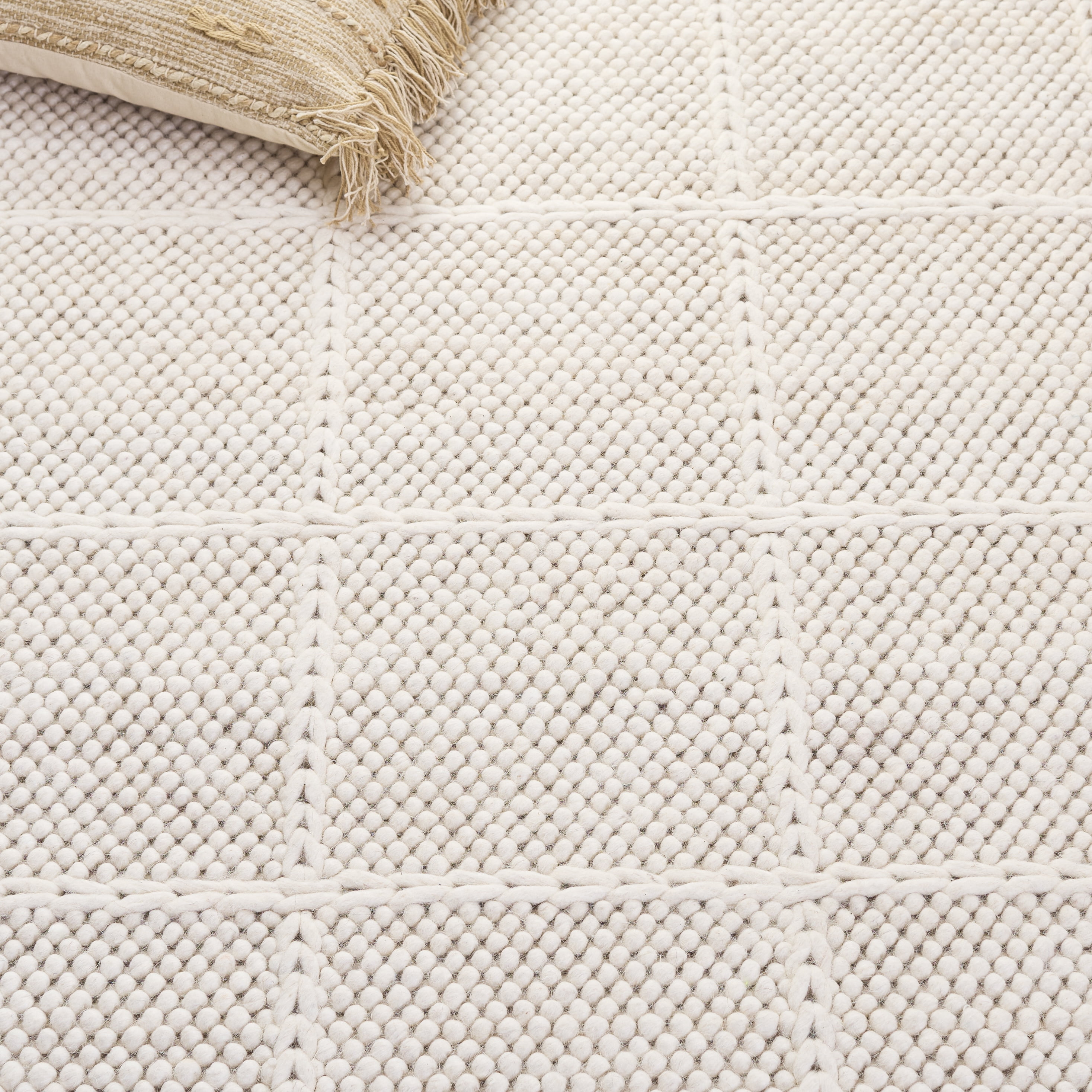 Safavieh Natura Taryn Geometric Area Rug, Ivory, 5' x 8'