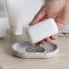 thumbnail image 1 of Jabonera con bandeja escurridora, práctica y fácil de usar, ideal para el lavabo de la cocina o el baño., 1 of 7