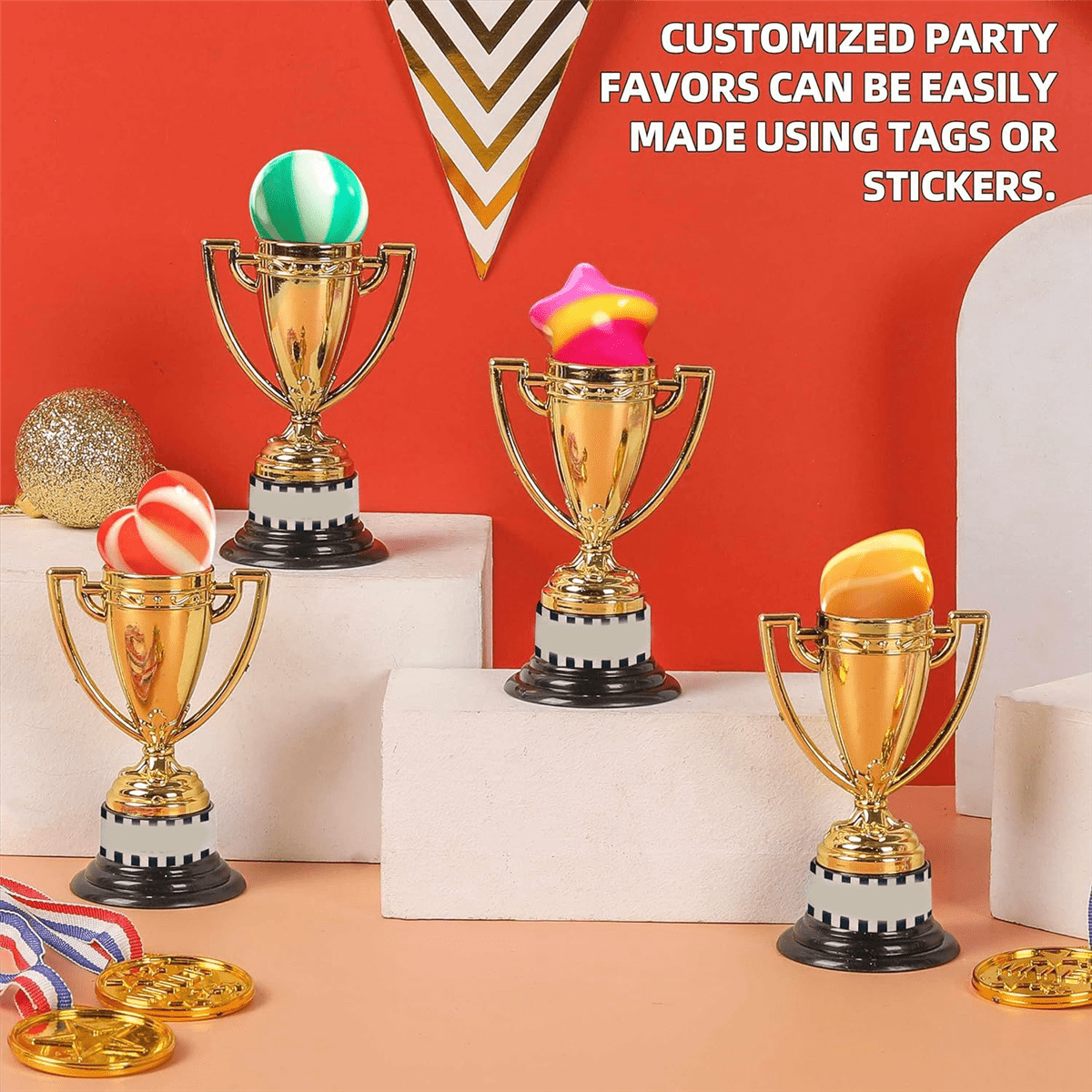 Lot de 9 mini trophées en vrac pour enfants, petits trophées dorés en plastique léger de qualité supérieure, parfaits pour les tournois sportifs, les récompenses scolaires et les cadeaux de fête