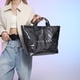 thumbnail image 5 of Bolso Mano PVC Gran Capacidad Compras para Mujer (), 5 of 8