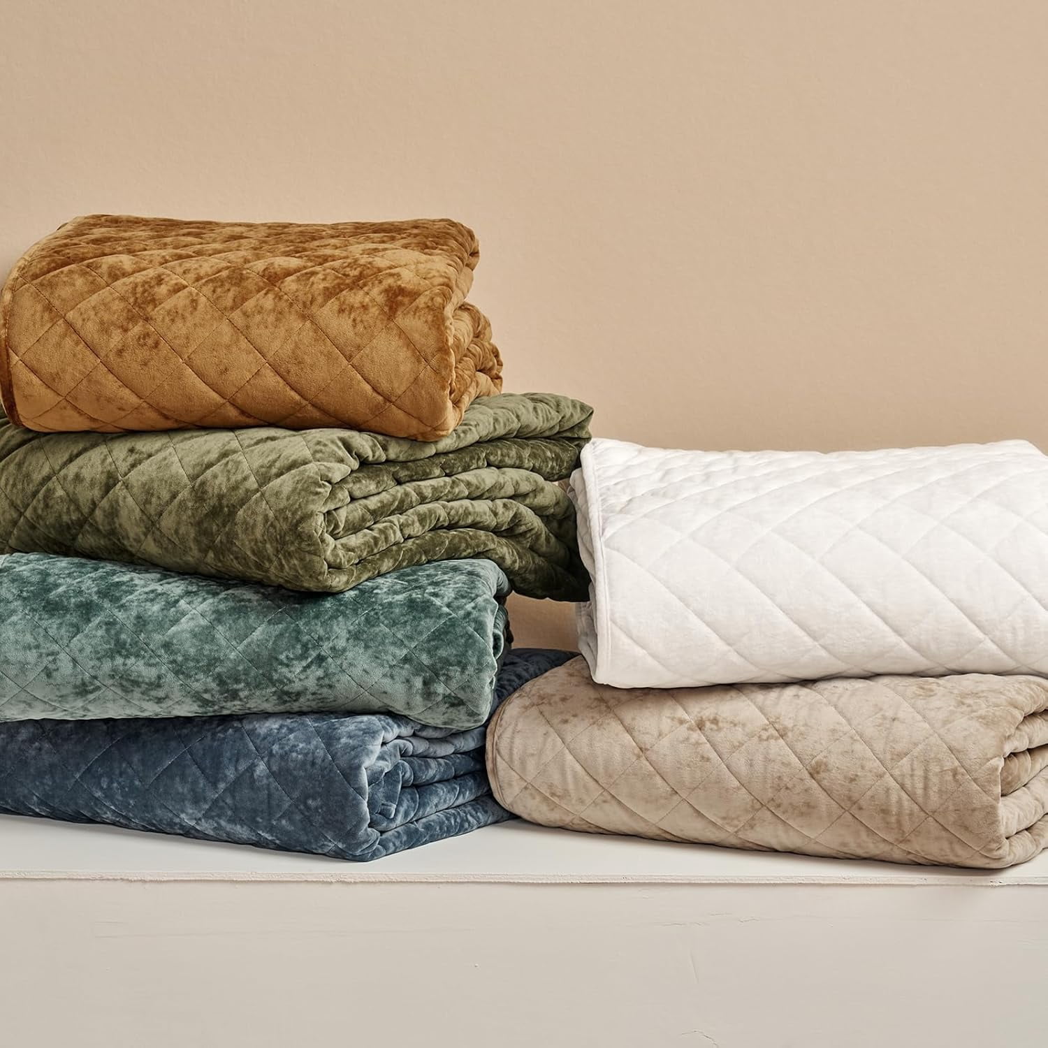 EVERGRACE Luxury Velvet Quilt Set Queen Size, Diamond Quilted Lightweight Velvet Comforter for All Season, Ultra Soft Oversized Bedspread Coverlet Bedding Set with 2 Pillow Shams, Ivory White