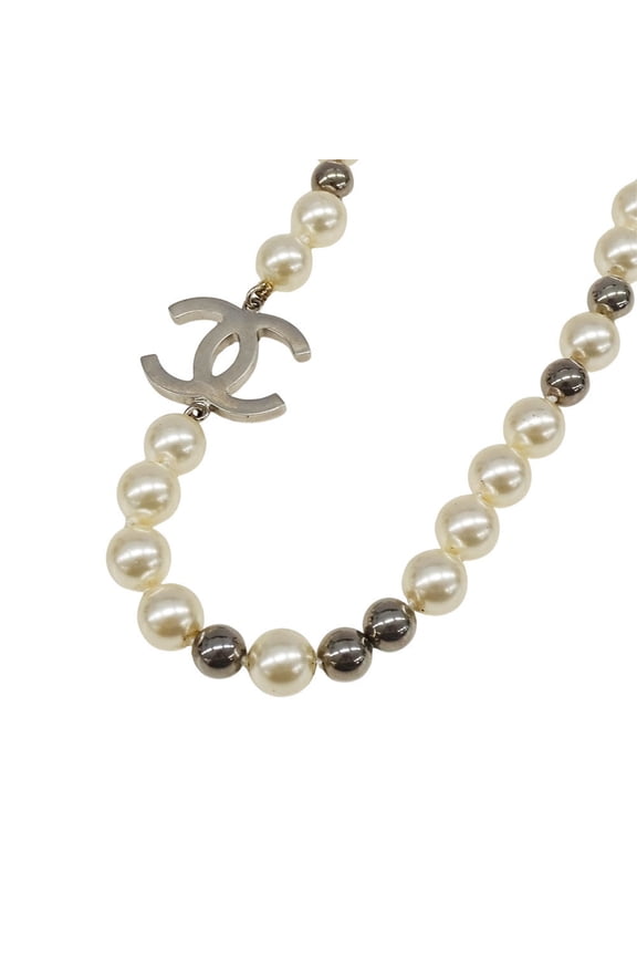 Pre-Owned Chanel Women's Necklace with White Faux Pearls and Silver Hardware, B16S... (Good)