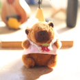 thumbnail image 4 of ZAKOL-Llavero con colgante de capibara de dibujos animados, muñeco de peluche, bolsa, adornos colgantes, muñeca Kapila encantadora con ropa, llavero de Animal, 4 of 4
