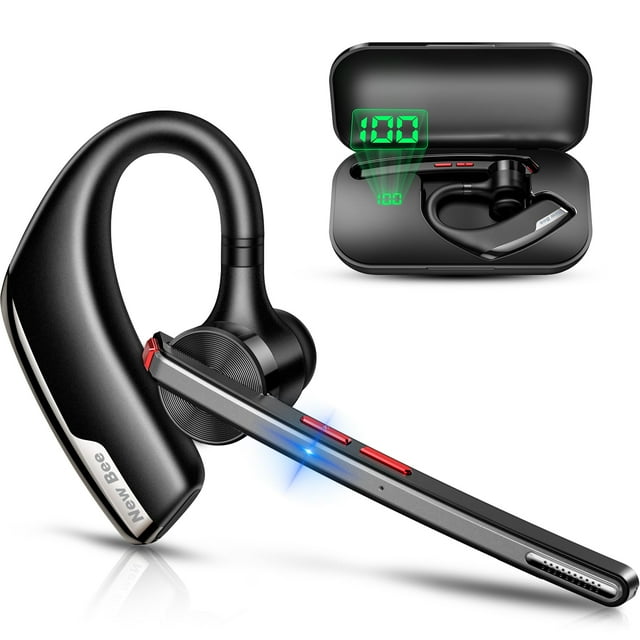 auriculares bluetooth new bee m51 inalámbricos con funda de 500 mah, 80 h Auricular Bluetooth 5.2 negro New Bee M51 con gancho sobre la oreja y brazo de micrófono largo; estuche de carga negro de 500 mAh con indicador digital de batería que muestra nivel. Acabado mate, botones rojos visibles y logo New Bee; diseño para llamadas prolongadas y uso manos libres en oficina o al conducir.