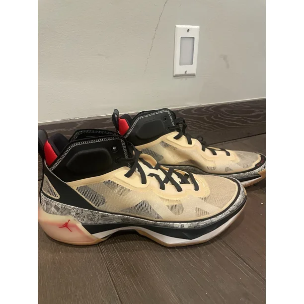 Ni - ke Ni - ke Air Jordan 37 Men Jason Tatum Pale Vanilla Red Sneakers Size US 15