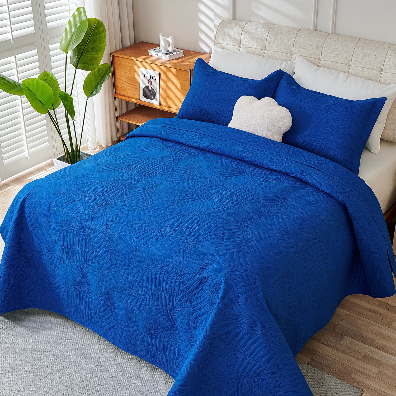 Evenhug 3-Piece Queen Quilt Set Soft Banana Leaves Pattern Bedding Set Lightweight Microfiber Ultrasonic Bedspread With Shams Suitable All Season(Royal Blue,90"x90")