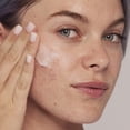 thumbnail image 2 of Tratamiento Facial Stubborn Acne AM Neutrogena con Peróxido de Benzoilo Micronizado al 2.5% para el Acné 2oz Neutrogena N-988554, 2 of 2